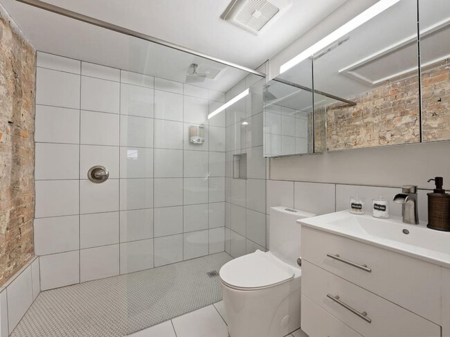 Building Photo - 111 W Elder St