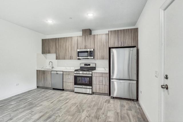 Building Photo - 3 bedroom in Chicago IL 60637