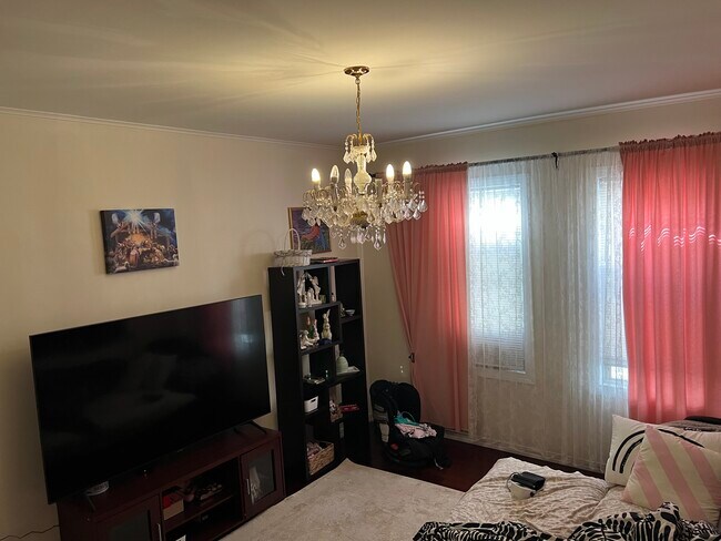 Foto del edificio - 2466 E 21st St
