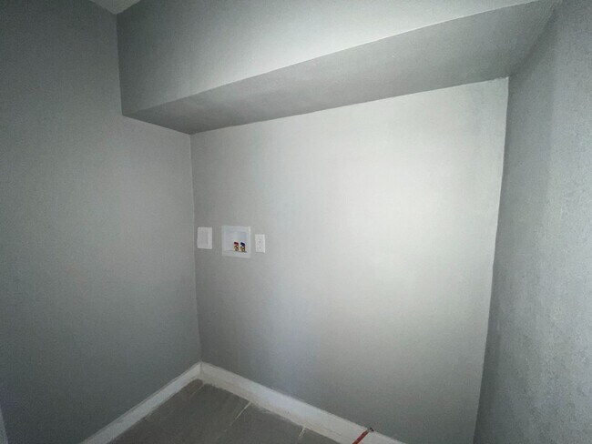 Foto del edificio - Cute 3 bedroom/1 bath with a Brand New Kit...