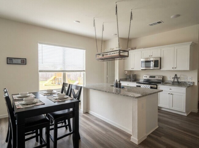 Building Photo - 21655 Cottage Ln