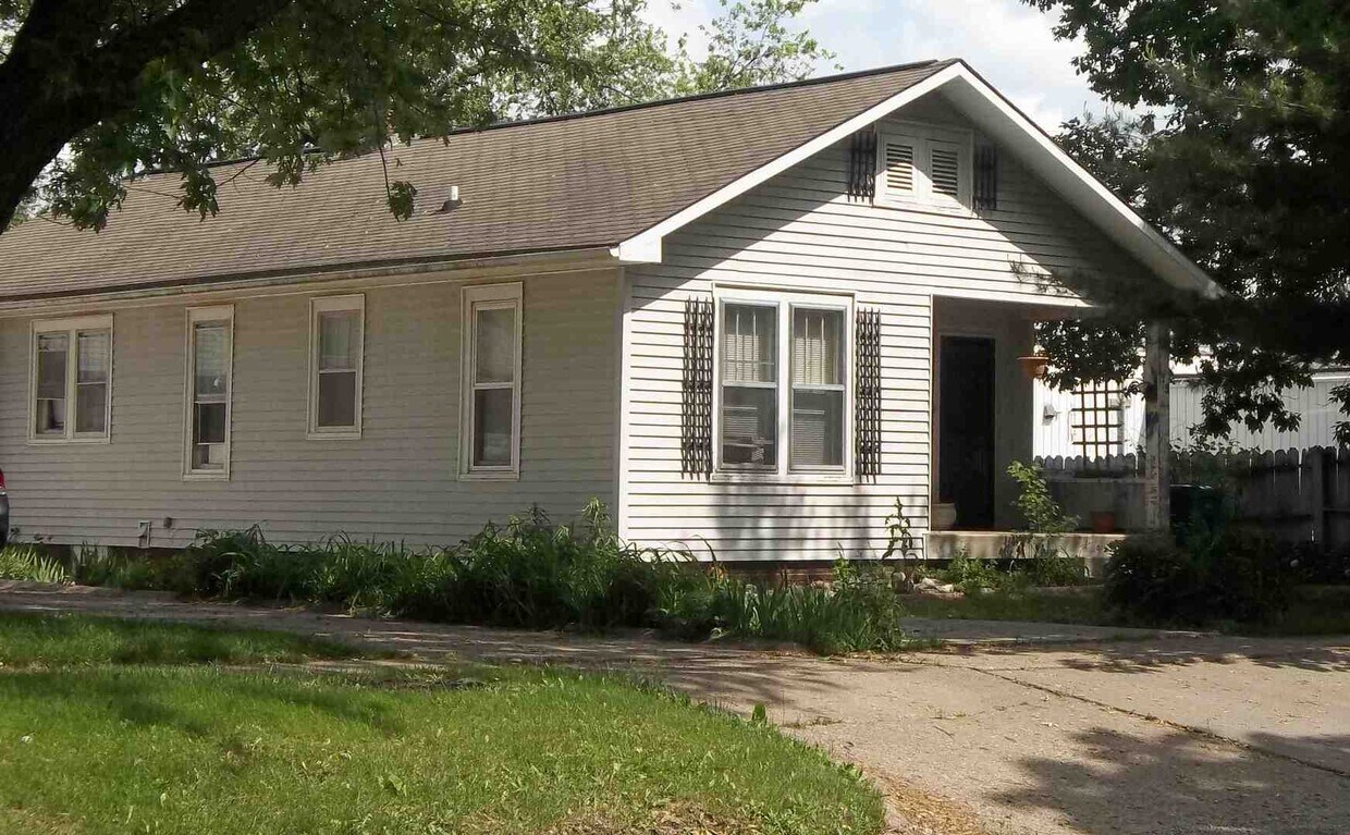 Primary Photo - 113 N Normal St