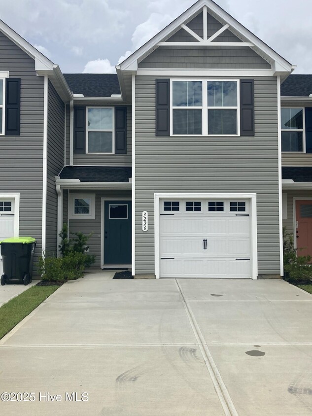 Primary Photo - 3226 Edgemead Cir