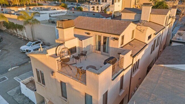 Foto del edificio - Exceptionally Rare and Luxurious Residence...