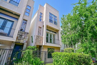 Building Photo - 5108 Lillian St