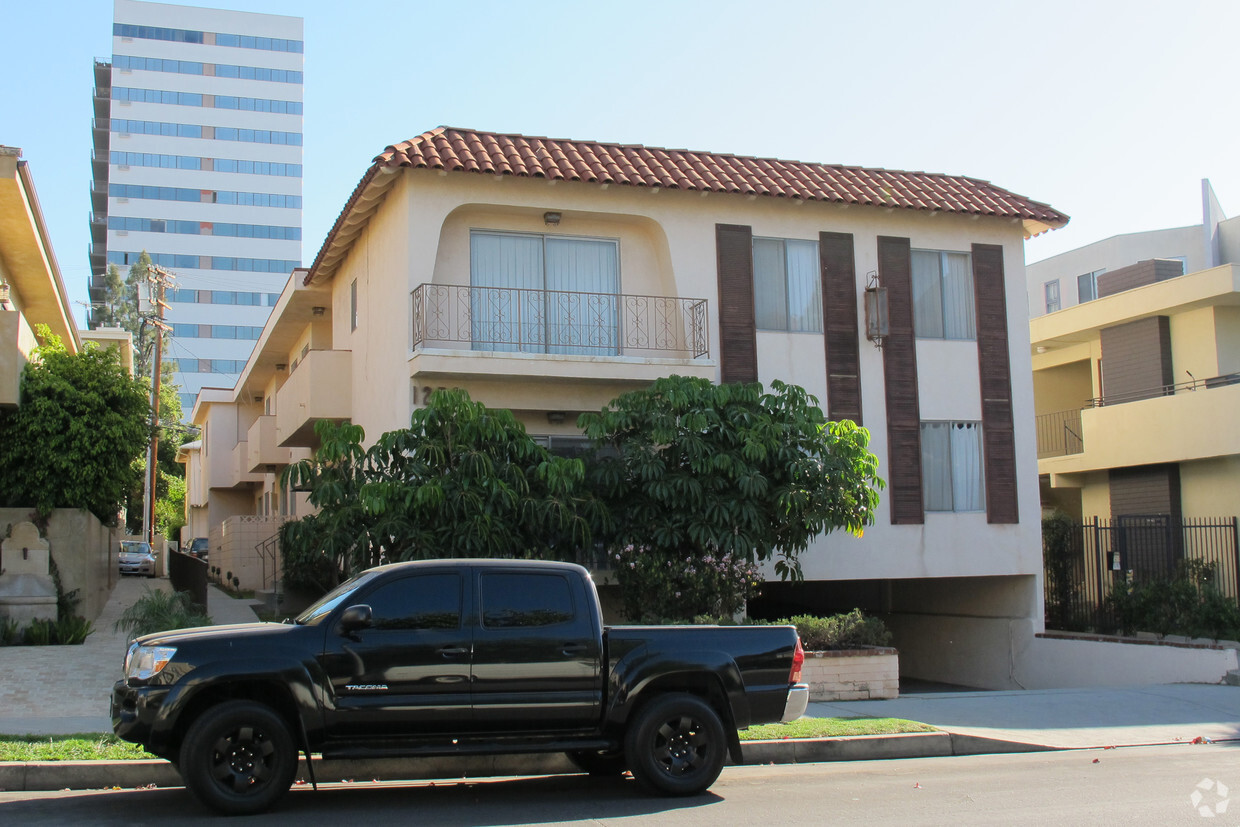 Building Photo - 1256 Granville Ave