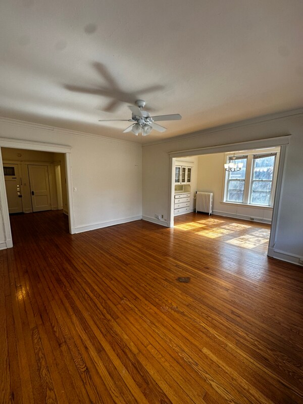 Foto del edificio - 1006 E State St