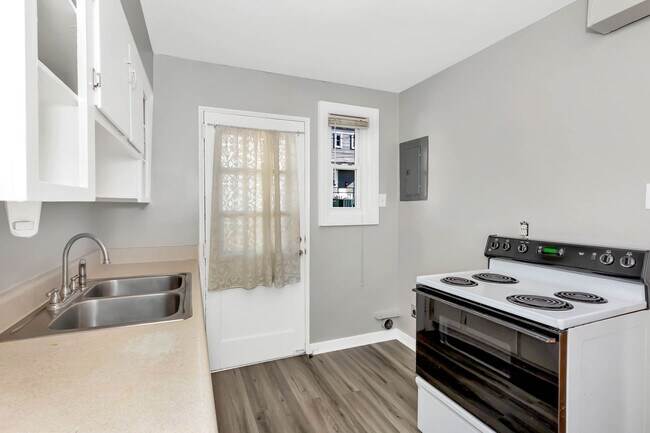 Foto del edificio - 2BR / 1BA Townhome In Old Town/Five Points!