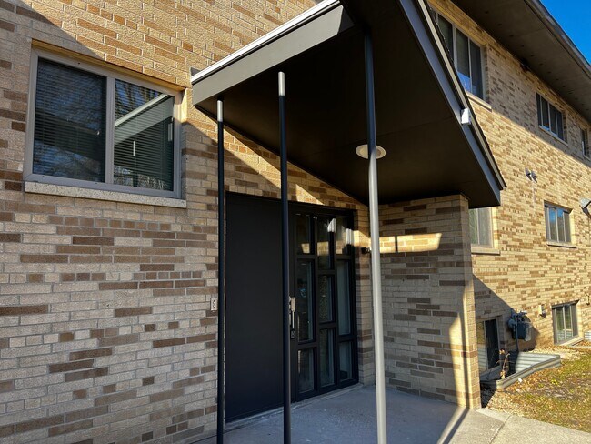 Building Photo - 480 8th St