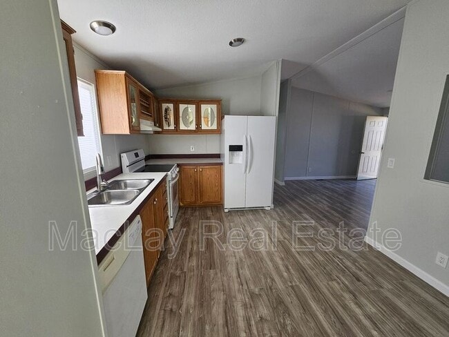 Building Photo - 725 S 97th Way