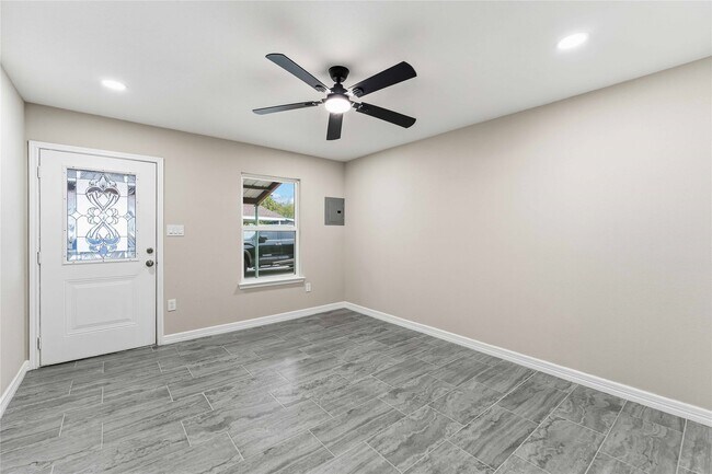 Foto del edificio - 8137 Way St