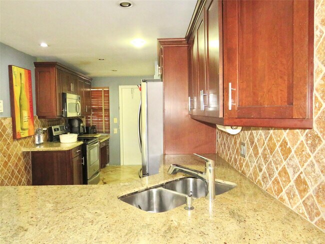 Foto del edificio - 2601 S Palm Aire Dr