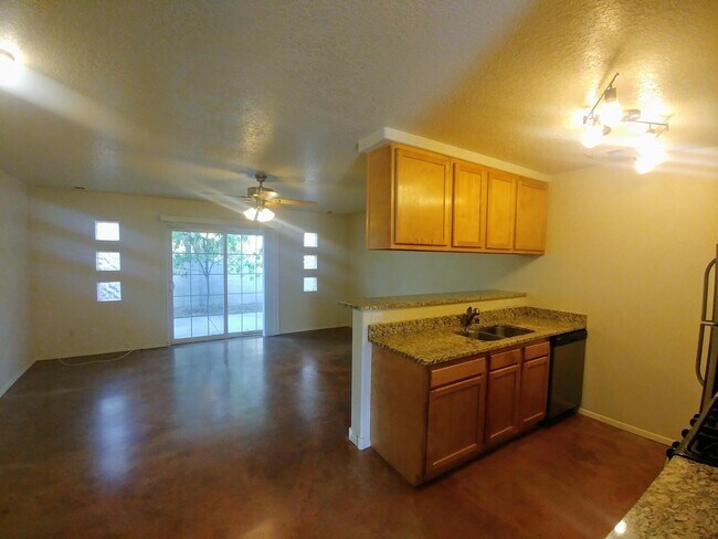 Building Photo - 900 Griegos Rd NW