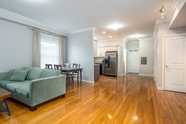 Foto del edificio - 6120 Fillmore Pl