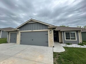 Building Photo - 8654 William Dr