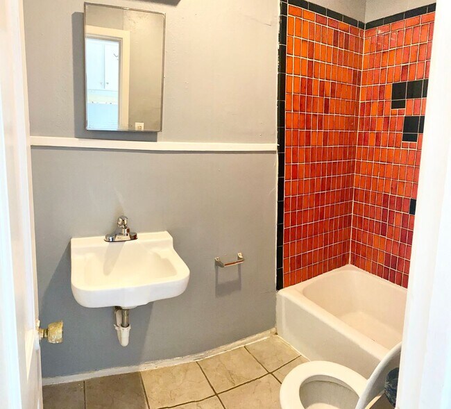 Foto del edificio - $0 First Month's Rent / $0 Deposit at Move-in