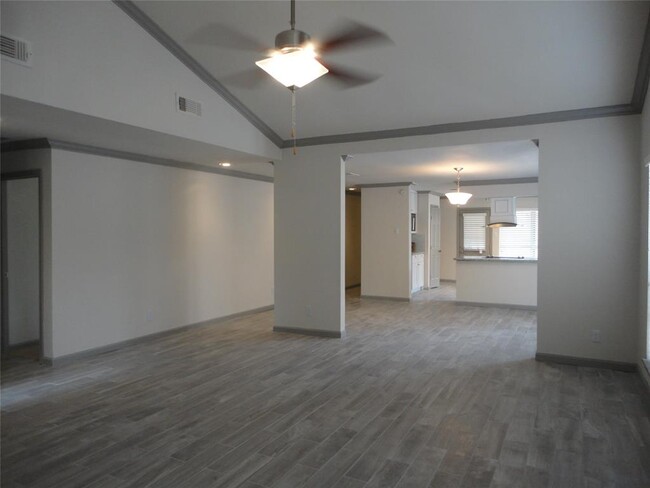 Building Photo - 12800 Briar Forest Dr