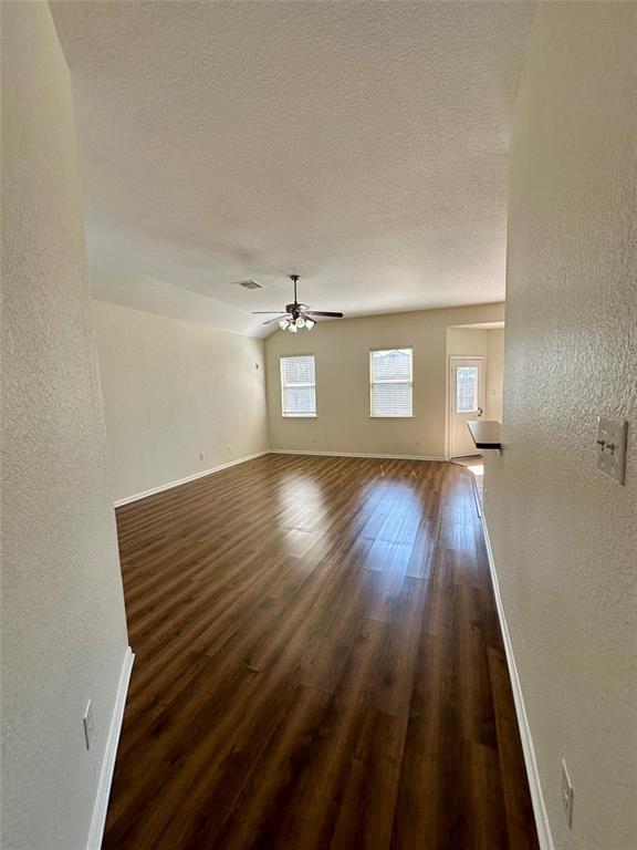 Foto del edificio - 3225 Doves Nest Ct