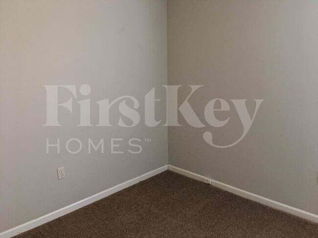 Building Photo - 4884 Walden Glen St