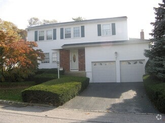 Building Photo - 3 Dartmouth Dr