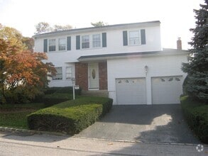 Building Photo - 3 Dartmouth Dr