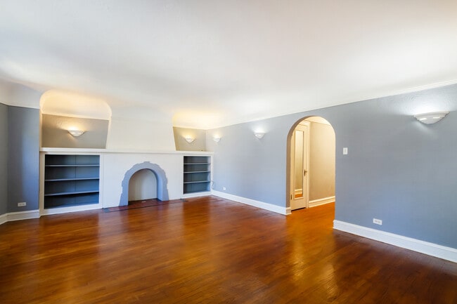 Building Photo - 1133 E 81st Pl