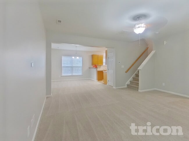 Building Photo - 2092 Roscommon Dr