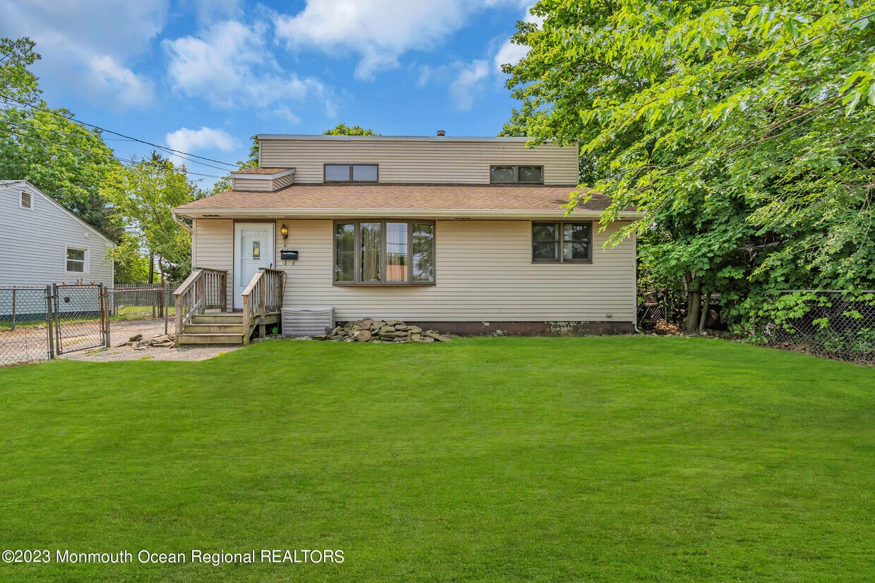 406 Maple St, Lakehurst, NJ 08733 House Rental in Lakehurst, NJ