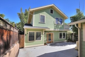 Building Photo - 2206 Parkway Dr