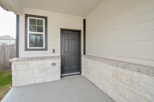 Building Photo - 25812 Hedgerow Dr