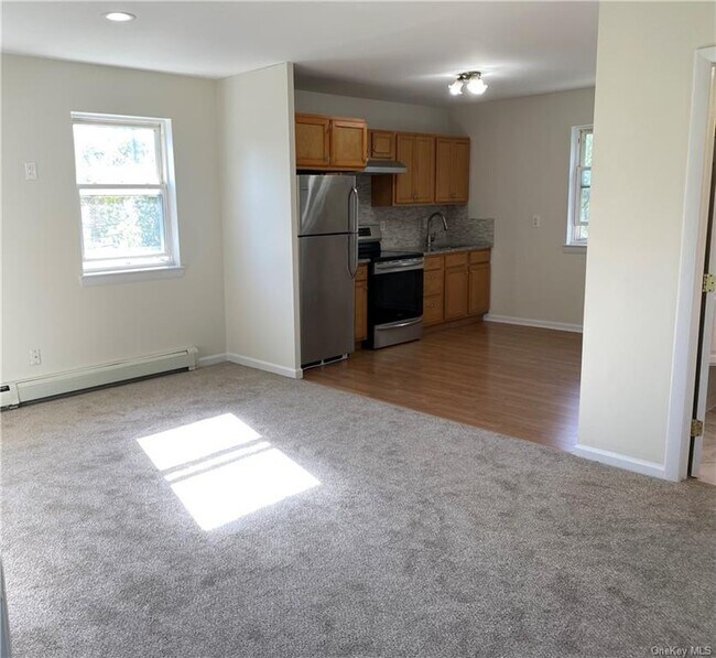 Building Photo - 3775 Mahopac St