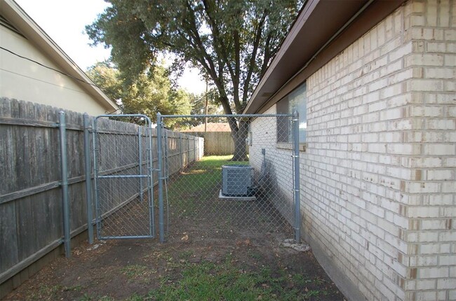 Building Photo - 1804 Mulberry Dr
