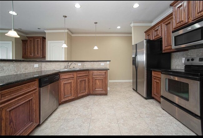 Building Photo - 7037 Kingston Cove Ln
