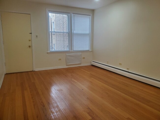 Building Photo - 6117 N Mozart St