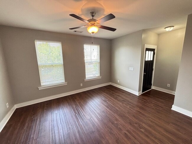 Building Photo - 432 Elegance Way