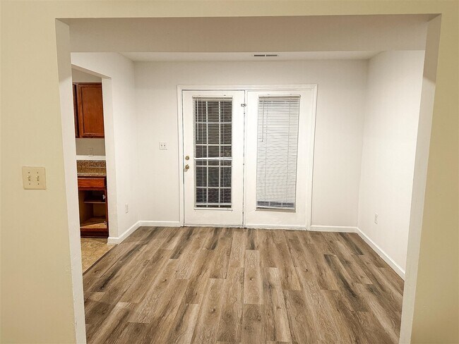 Foto del edificio - 1225 N Lee Dr