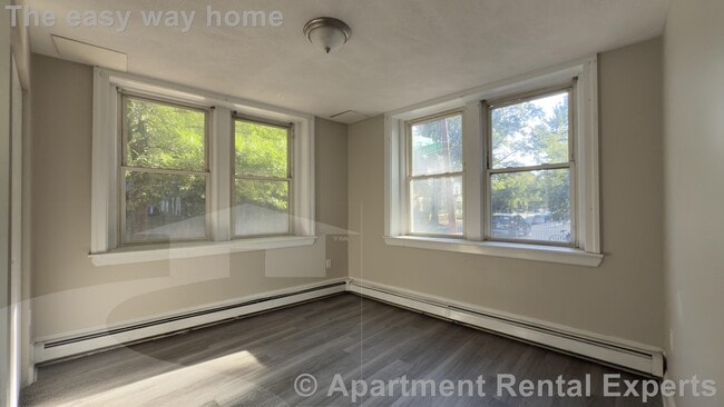 Building Photo - 15 Linnaean St