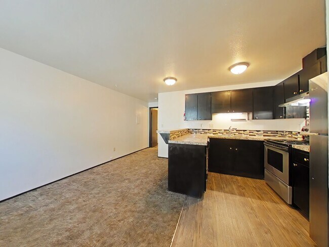 Foto del edificio - 1 Bedroom Apartment ~ Close to Campus ~ Small Pet Friendly