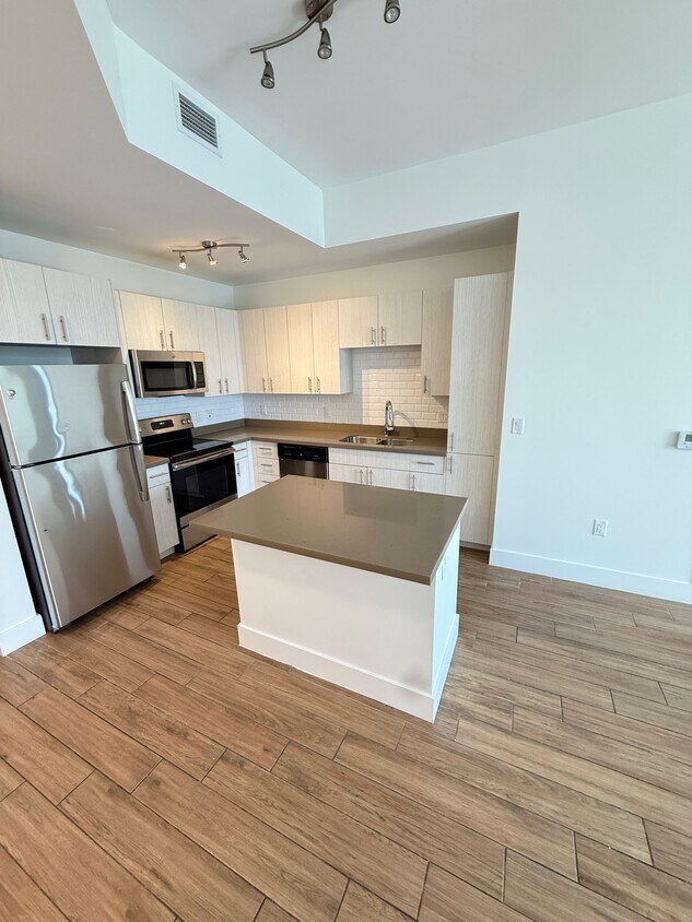 Primary Photo - 2122 NE 170th St