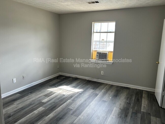 Foto del edificio - 411 E Central Ave