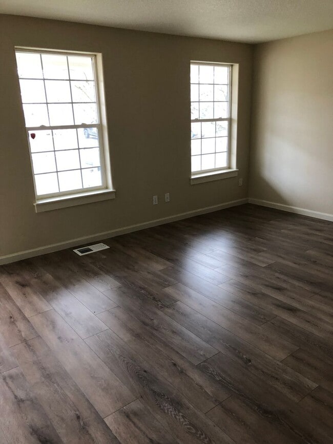 Building Photo - 3 Bedroom 2.5 bath house in Newberg