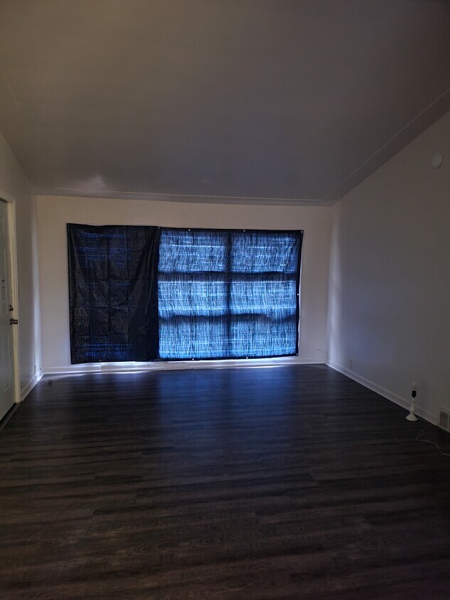 Foto principal - 3351 Mona St