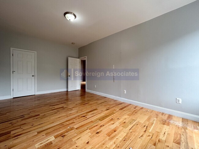 Foto del edificio - 141 Nagle Avenue