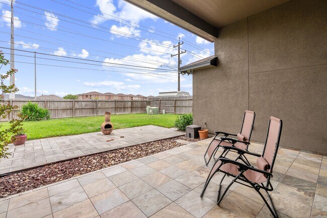 Foto del edificio - 4 bedroom 3 bathroom-Rodd Field/Yorktown