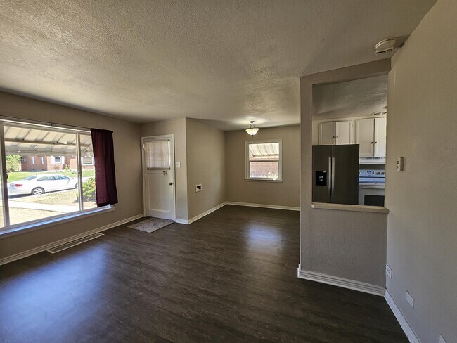 Building Photo - 625 S Dale Ct