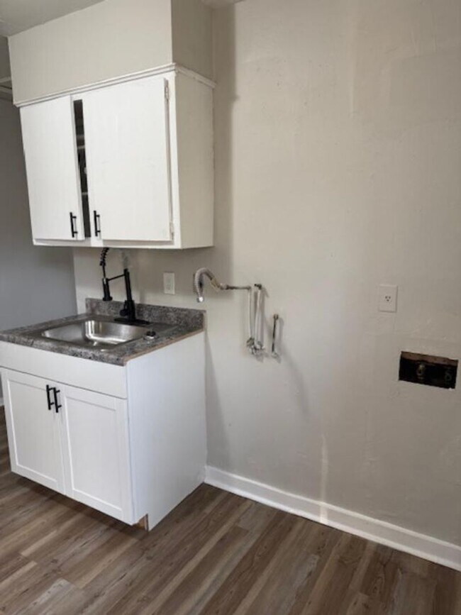 Foto del edificio - Newly Renovated House on a quiet Street