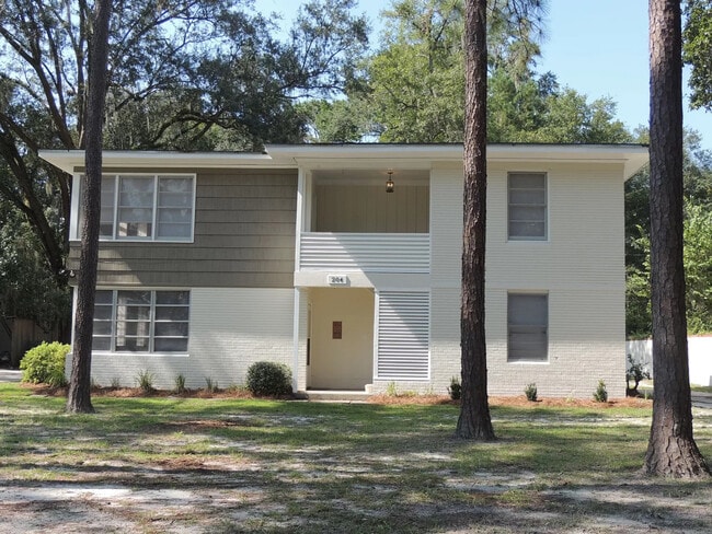 Building Photo - 204 Brookwood Pl