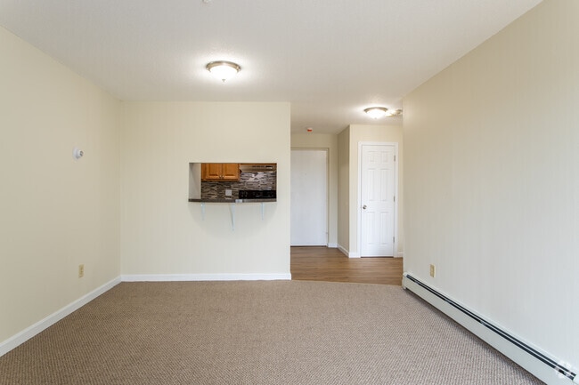 1HAB, 1BA, 625 ft² - Carlyle House Apartments