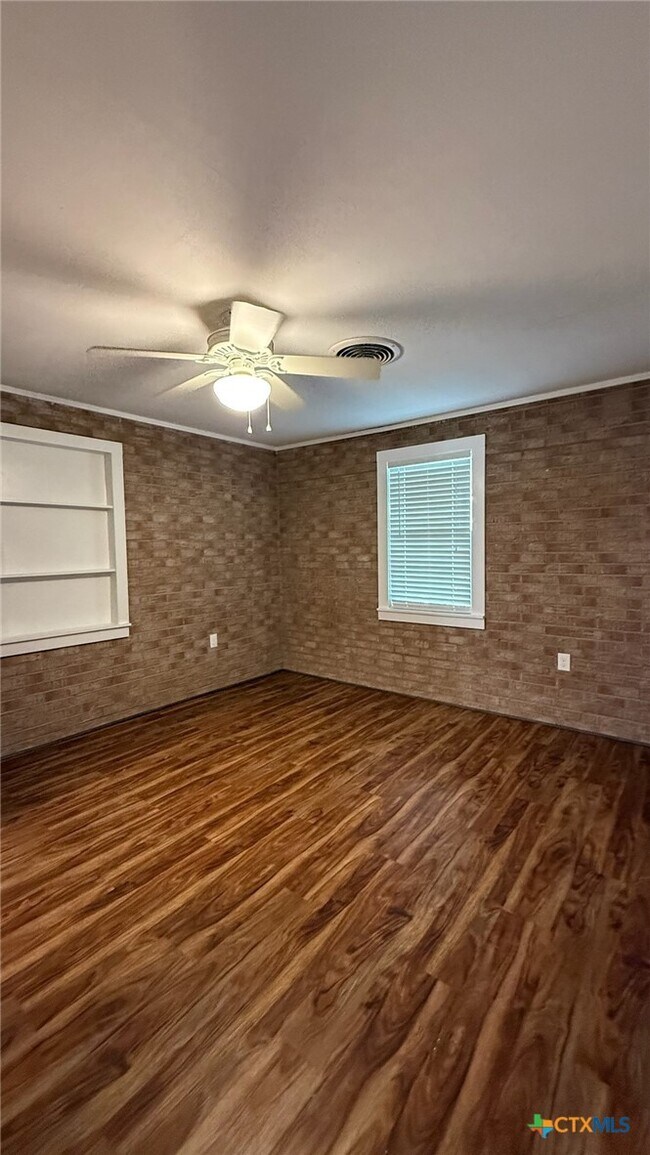 Foto del edificio - 301 Highland Dr