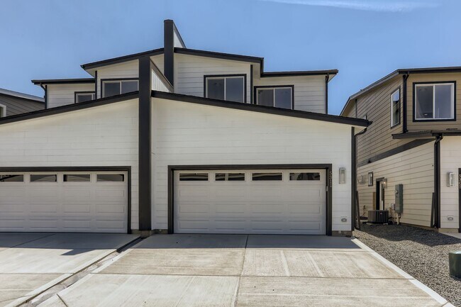 Building Photo - 5315 E 63rd Pl